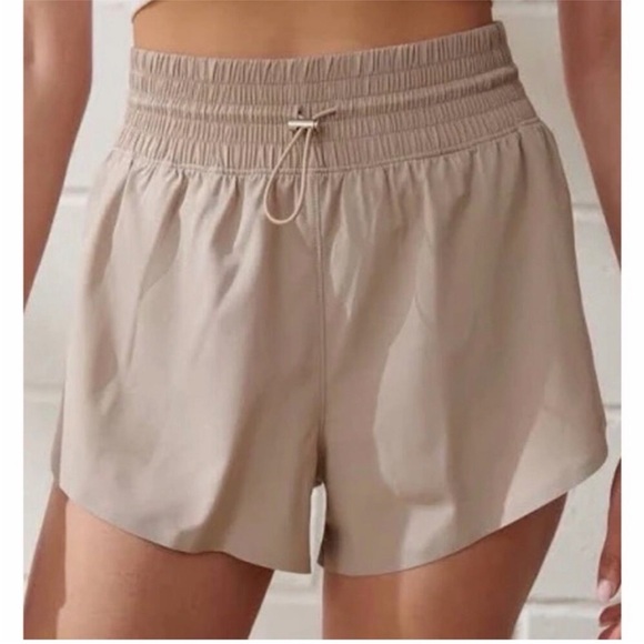 Abercrombie & Fitch Pants - Women's Tan Athletic Shorts YPB Abercrombie and Fitch size M